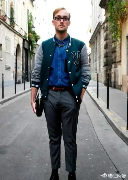 男生礼仪走路的姿势