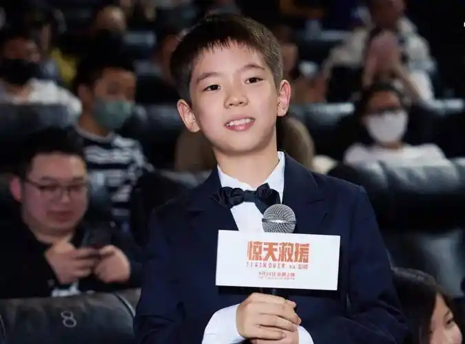 王一博新片上座率低,张艺兴新片票房垫底_电影_长空_观众