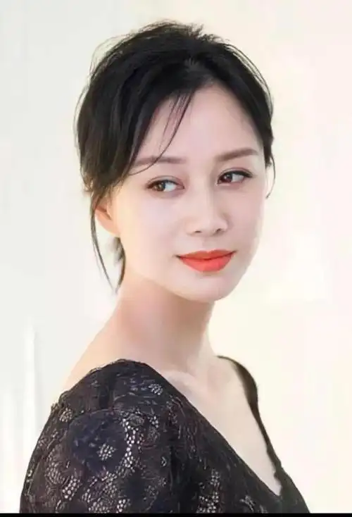 内娱"半老徐娘"只服这9位,蜂腰翘臀,美背长腿,越老越有韵味|柳岩|殷桃