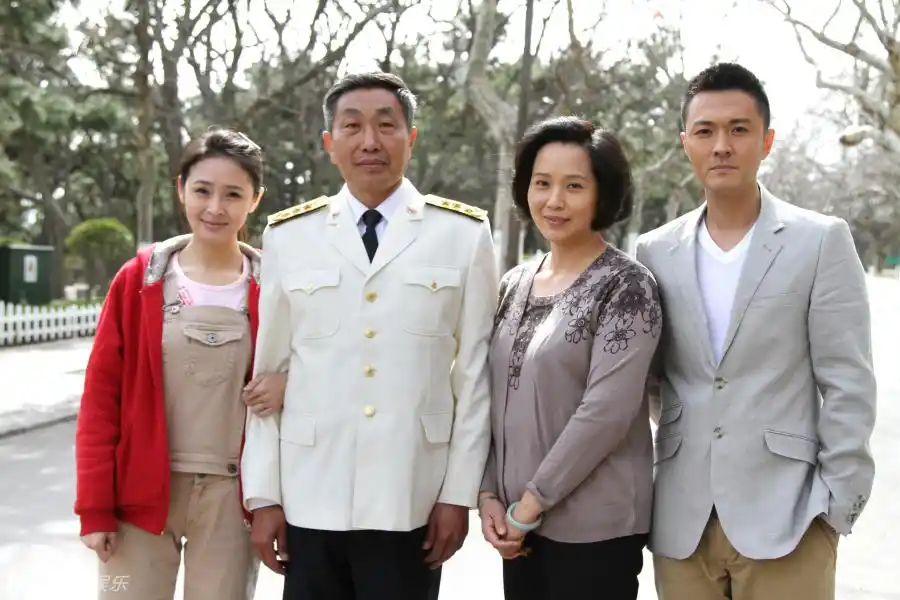 组图:《门第》曝罗氏兄妹照 于小伟自称很称职_高清图集_新浪网