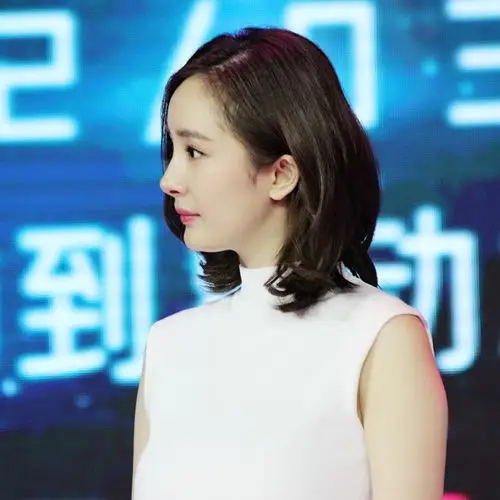 幂幂侧脸谁比得过 - 杨幂 - zeze!啧啧