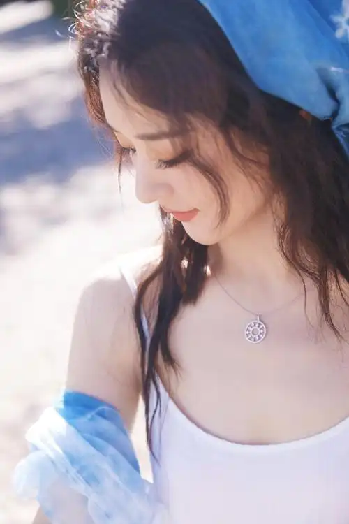 赵丽颖白色毛衣好漂亮