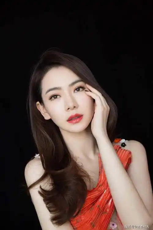 戚薇写真赏:39岁了仍旧狠性感!不像妈妈像少女_身材_外貌_运动