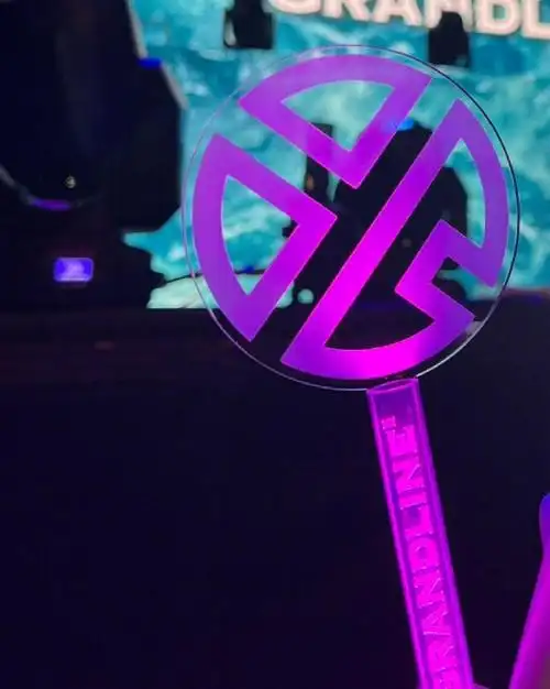 张艺兴演唱会专属应援棒