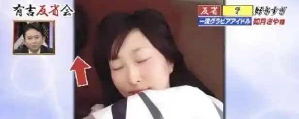 原创31岁女星自曝和爸爸一同时尚睡觉就像他女友