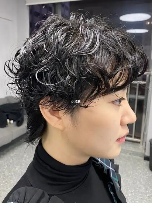 女生超短发烫发分享元气卷纹理短发