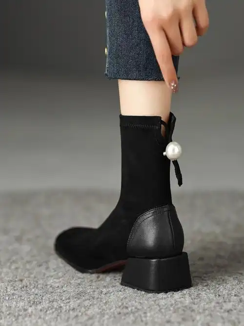 2种款式的弹力瘦靴喜欢的姐妹可以冲