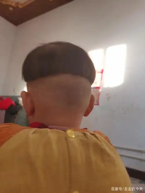 虽然自己有婴儿用的工具,但是女孩子的发型咱也不敢