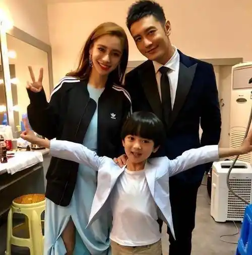 杨颖问幼儿园的儿子,在学校有没有人追你?