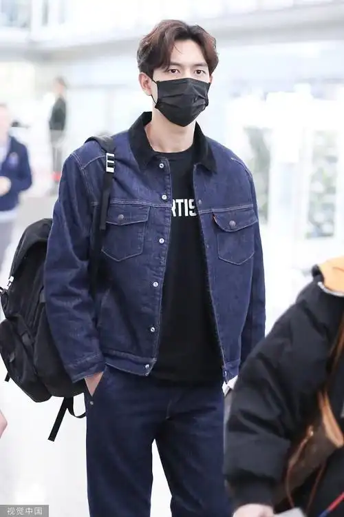 李现晒口罩自拍