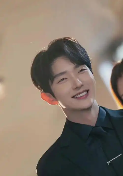 李俊基个人资料(韩国艺人李准基新冠痊愈,解除隔离,回归《再次我的