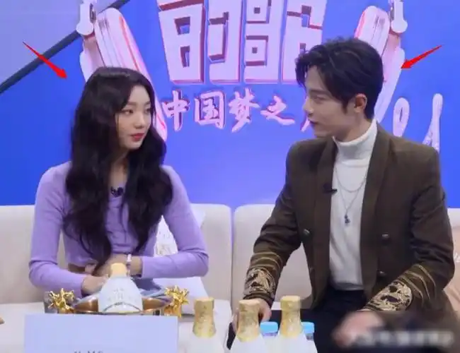 肖战与冷白皮李紫婷同框节目组特地抓拍近景肤色差距一目了然