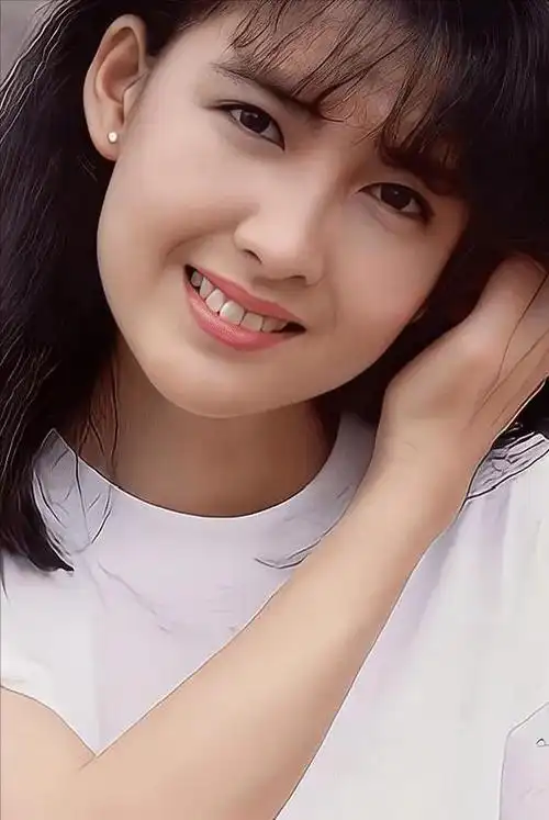 周慧敏无数人的三代回忆80后的床前贴满了她的海报