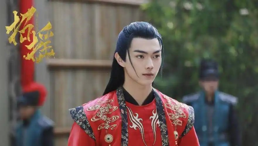 原创《九流霸主》开机,白鹿造型软萌可爱,男主颜值不如许凯_李清流