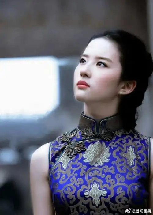 穿旗袍的刘亦菲#穿旗袍的刘亦菲!居然有点梦回金粉世家的感觉