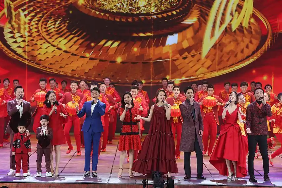 9 央视春晚开场曲超喜庆 周渝民容祖儿陈晓佟丽娅合唱