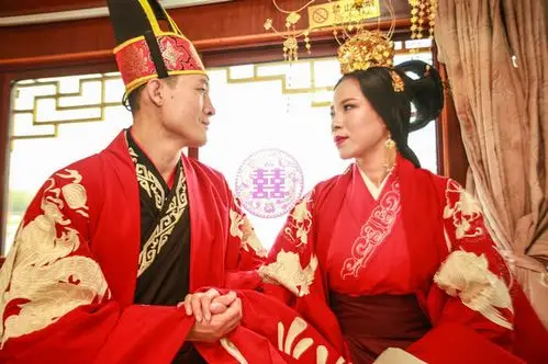 汪志远比王冠大多少(曝光汪志远王冠结婚照片!)_明日头条