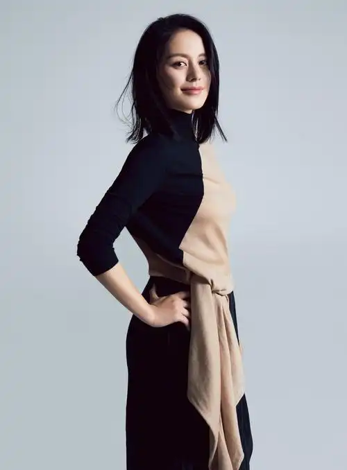 王力可最新写真温婉大气 慵懒演绎攻甜女神范