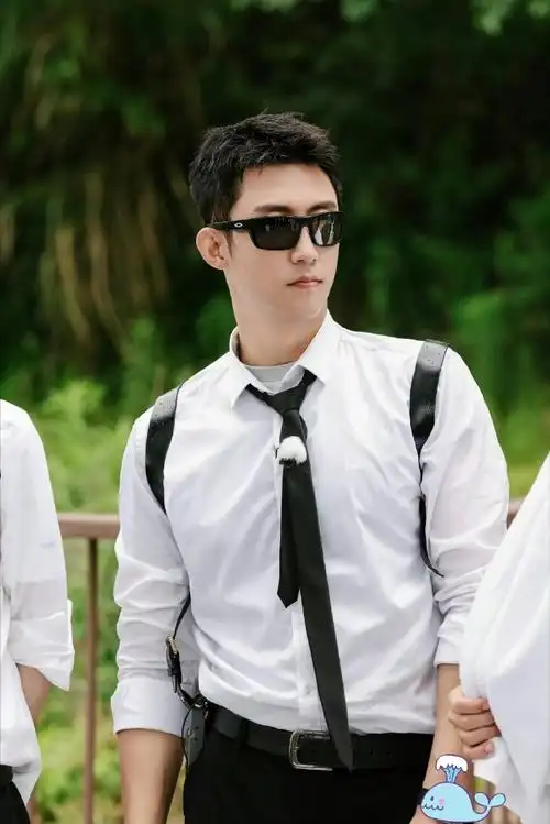 黄景瑜腹肌线条##黄景瑜身材管理