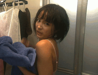 搞笑gif图:眼神像在说去那边啦,好想你