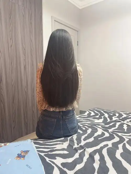 u型发型发尾弧形黑长直高清原图姐妹