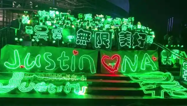 你的美少女荣荣呀