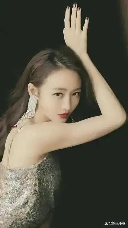 王鸥"戏水照"曝光,看她素颜下真实肌肤,难怪被直男