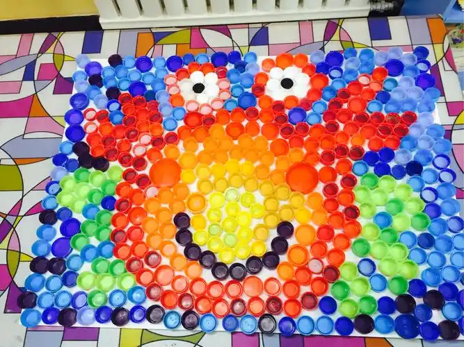 巧手废物利用 创意装扮校园