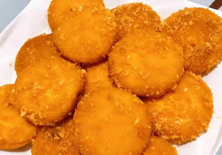 炸南瓜饼!金黄酥脆的外表,很诱人,咬上一口,外酥里糯特别美味