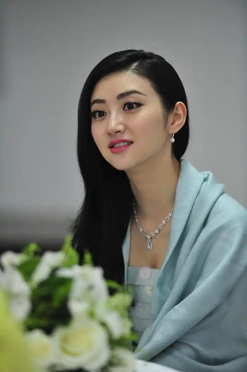 8月8日,景甜突然引发了热议,起因是她前男友张继科刚在社交平台发文