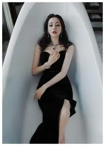 迪丽热巴戴mikimoto珍珠入浴 雪肌爆乳性感破表