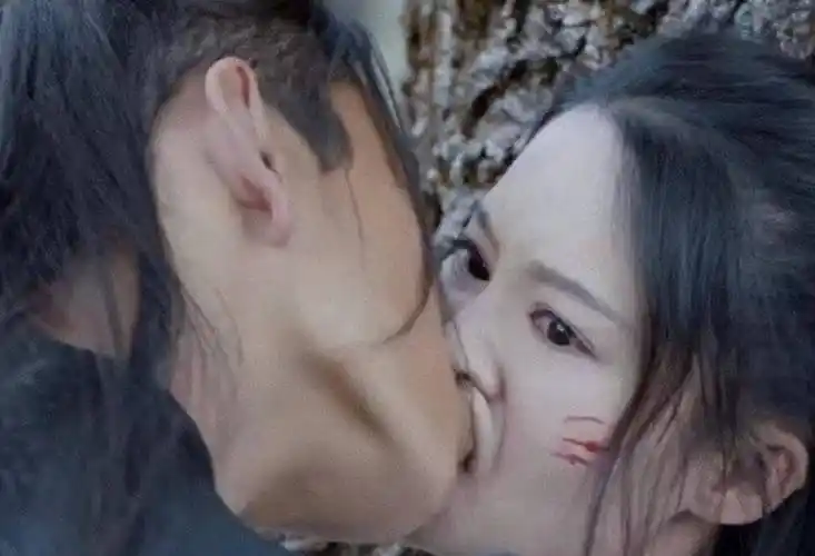 假借拍戏之名,强行"性骚扰",娱乐圈的"假戏真做"有多可怕?