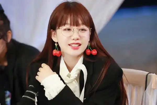 原创横冲直撞二十岁徐梦洁流泪首谈重组家庭告白后爸没放弃她和妈妈