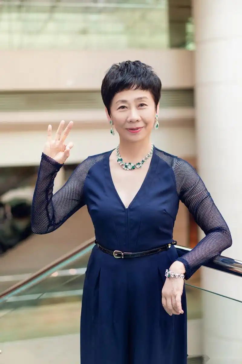 郑晓龙导演携主创团队编剧王小平,制片人曹平,关晓彤,胡军,王嘉