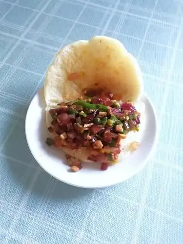 一碗面粉适量水,简单一做,上锅蒸一蒸,可夹肉夹菜吃,真松软