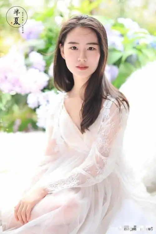 她的上头真的有人?22岁应届本科生张舒越签约央视,引起网友争议