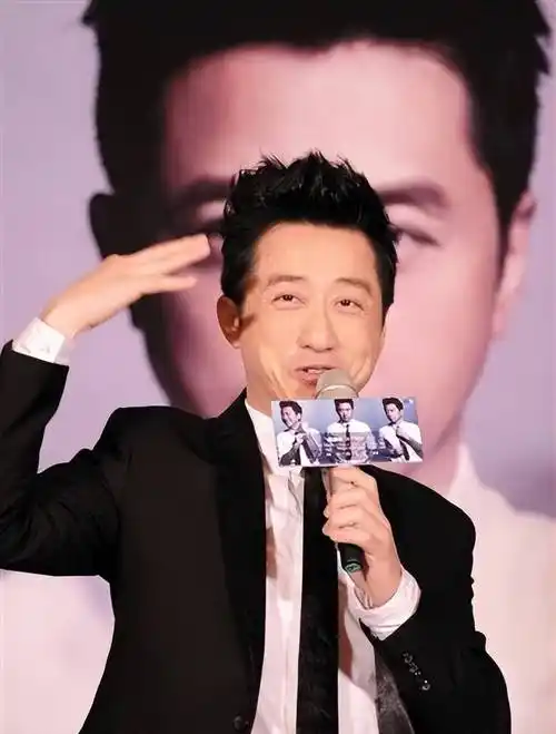 这是庾澄庆吗?网友:人家六十二岁了,谁人不老?岁月不饶人啊!