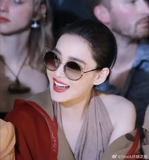 张馨予晒10年前旧照