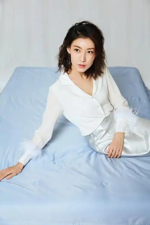 靠着真实自然的表演,让观众看到了高露的多面表演魅力,她凭借着出色的