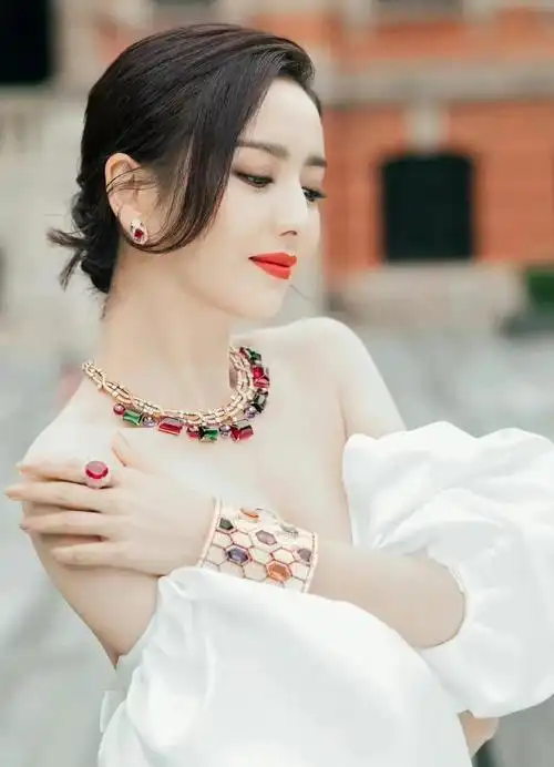 佟丽娅高清优雅迷人写真,温婉可人!