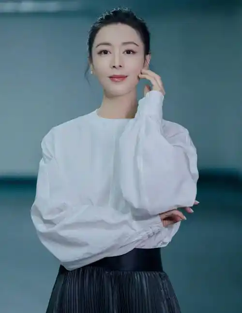 演员张静初发动态倡导吃素网友不买账评论区翻车