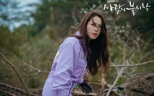 孙艺珍《爱的迫降》剧照图片壁纸