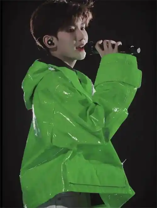 王源说绿色没有理由,是在绿海里汹涌的爱,美好的双向奔赴!