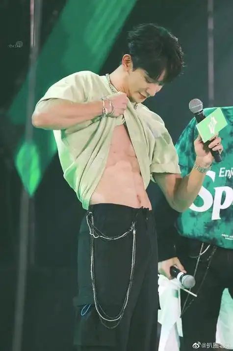 男生腹肌照片真实图片霸气 高清腹肌帅气男生头像