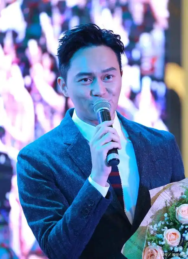 张智霖生日宴:包贝尔被p掉与章子怡的亲密动作引发争议