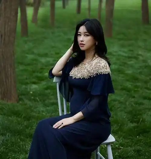 此落幕并且随着周董与美模昆凌露出马脚两人也一口咬定只是纯友谊关系