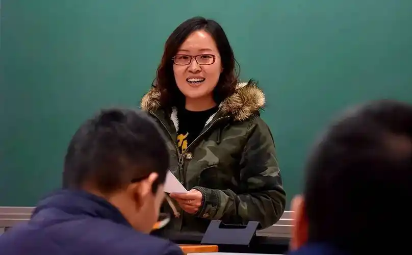 原创中学老师提议增设专职班主任以便专心讲课家长们看法不一