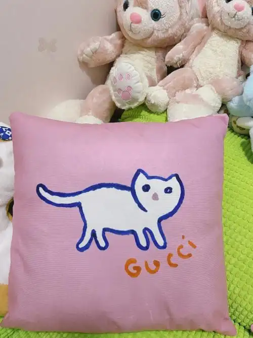 gucci抱枕