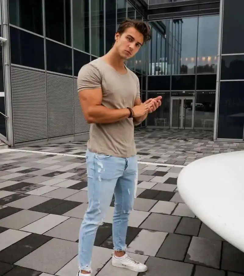 型男"养成记":不选宽松选"修身",气质独特又魅力