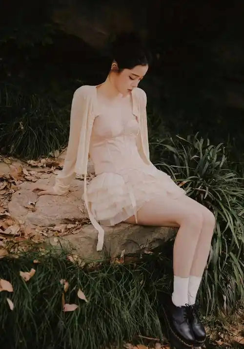 邻家女孩欧阳娜娜,皮肤白皙,清纯可爱,令人怦然心动